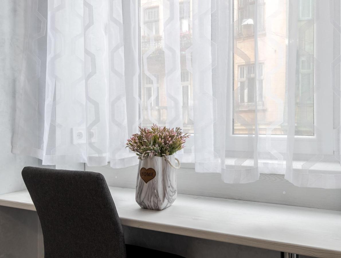 Golden Violin ! Apartments Lviv S Bagian luar foto