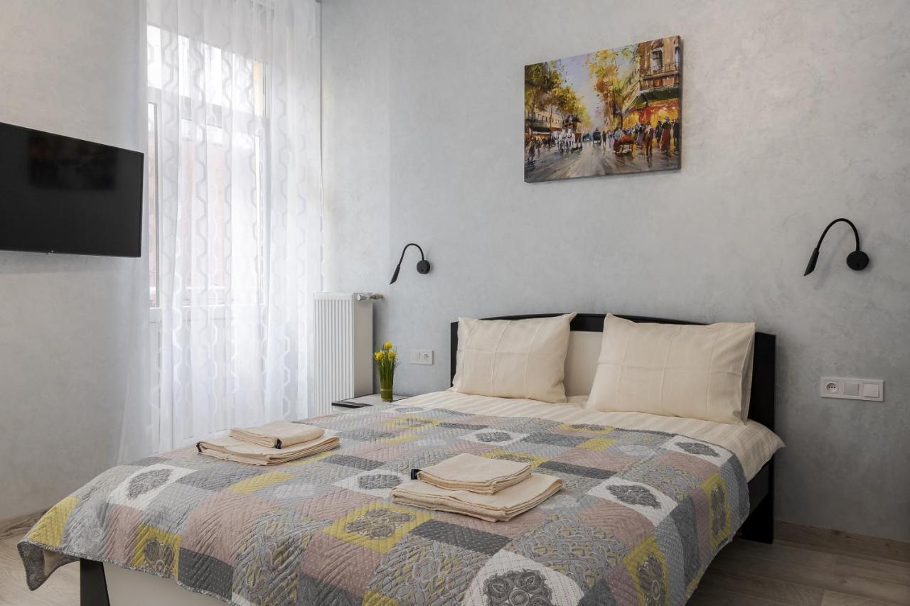 Golden Violin ! Apartments Lviv S Bagian luar foto