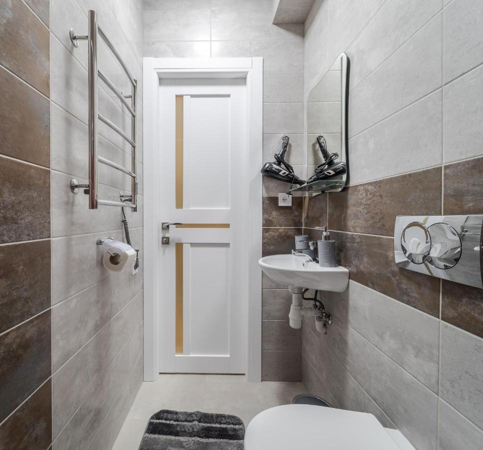 Golden Violin ! Apartments Lviv S Bagian luar foto