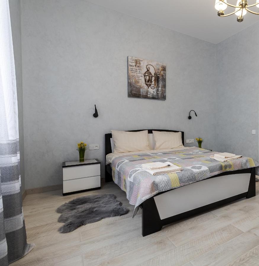 Golden Violin ! Apartments Lviv S Bagian luar foto