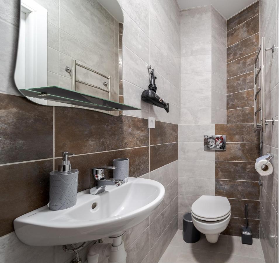 Golden Violin ! Apartments Lviv S Bagian luar foto